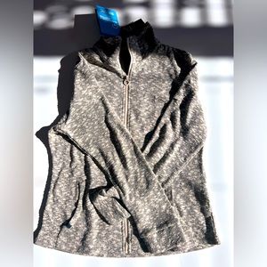 NWT Regatta Great Outdoors(from UK) zip up (color-cream) (Size-L)